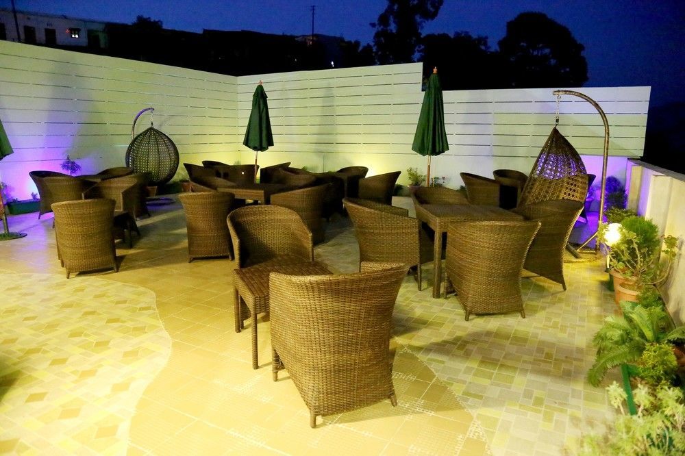 Lans Castle Hotel Лансдаун Екстериор снимка